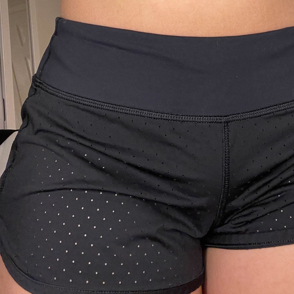 2.5 inseam hotty toddy lulu shorts